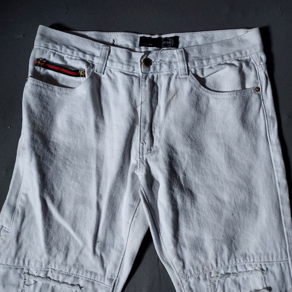 White jeans with distressed legs. Men's 32" x 30" - Picture 2 of 10